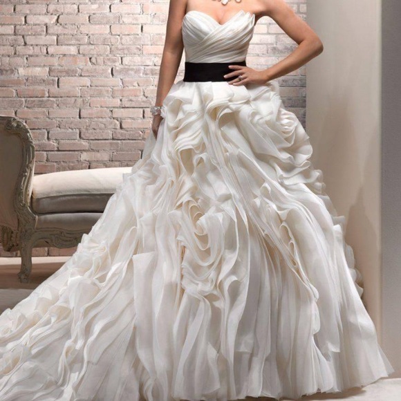 Maggie Sottero Juliette dress size 0 - Picture 2 of 8